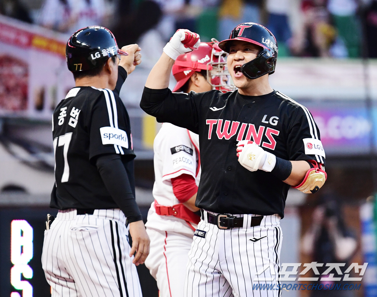 주전 뺏긴 베테랑, 유틸리티맨으로 부활. 만루홈런으로 팀 1위 견인. 알…