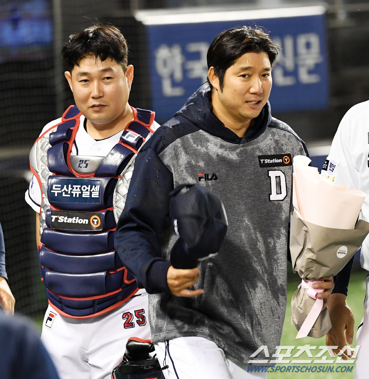 "최고참 위해 똘똘 뭉쳤다. 큰 일 했다" 장원준의, 장원준에 의한, 장…