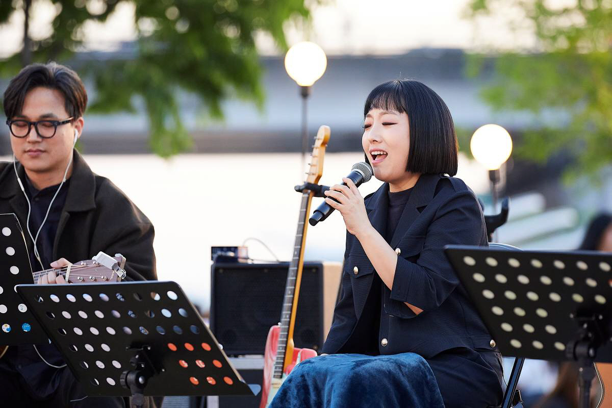 케빈오, ♥공효진 러브스토리 공개…고백→프러포즈('원더 버스킹')