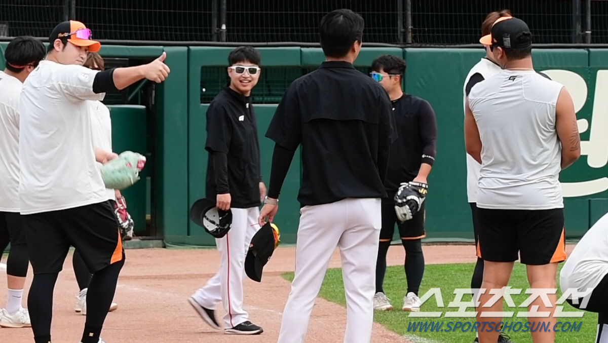 '산체스~ 어제 좋던데?' 1군 합류한 김민우 '완전체 선발진 임박' […