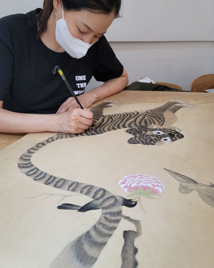 이하늬, 작가 변신 '수준급 그림 실력'...딸 위해 그린 그림도 공개