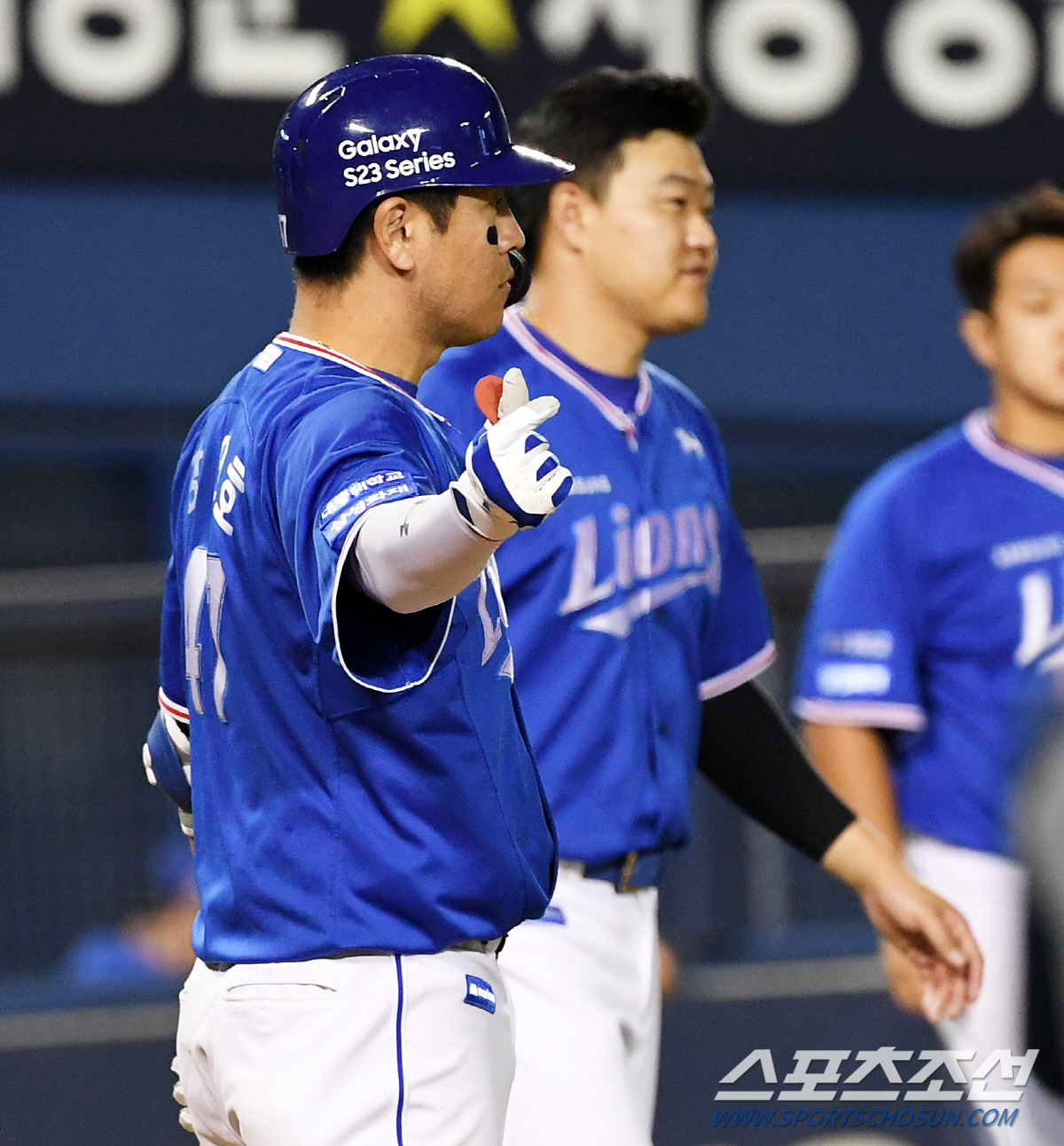 '친구야, 축하해' 롯데 입단 동기도 손하트 척~ 세월도 막지 못한 19…