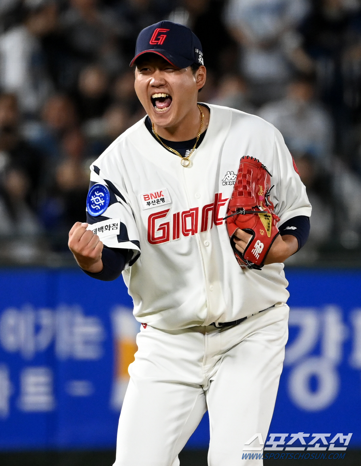 '캬~이거지' 경기 전부터 불 뿜은 돌직구, 안방마님 흥나게 만든 거인 …