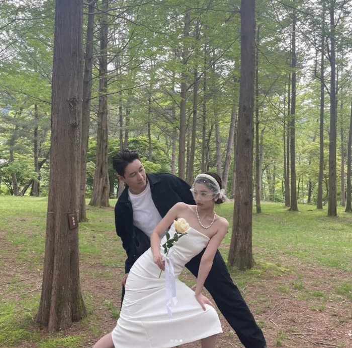누명 벗은 심형탁, ♥18세 연하와 웨딩화보 B컷 공개…역시 특이해
