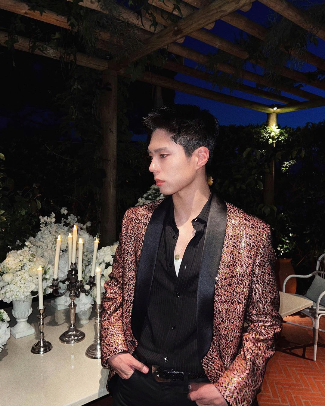 박보검X뷔, 전 세계가 열광 중인 투샷....프랑스 칸 빛낸 '월클 비주…