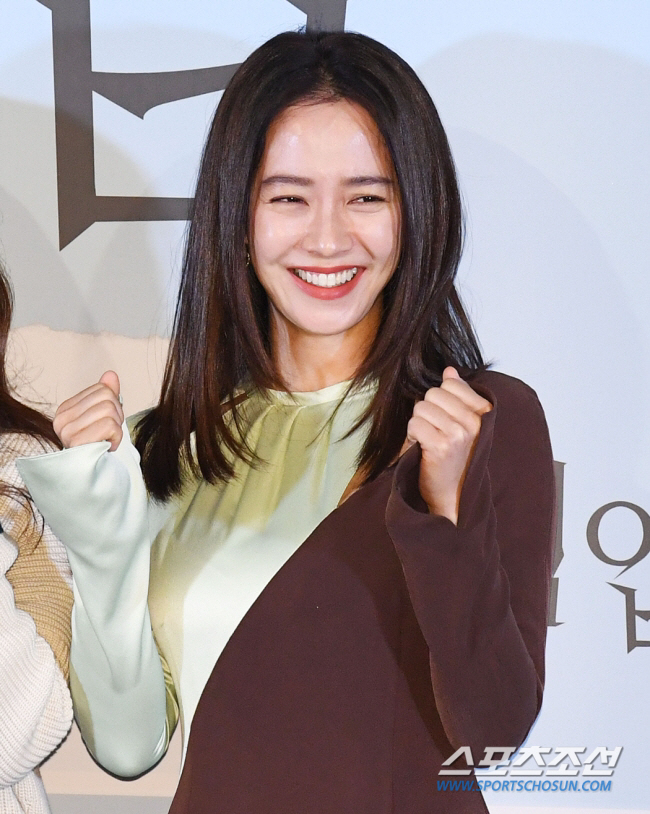 [단독] 송지효, 결국 칼 빼들었다…전소속사 대표 횡령 혐의 고발