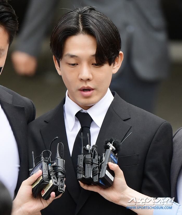 [속보]'마약 5종' 유아인, 구속 면했다…"법원 판단 존중"