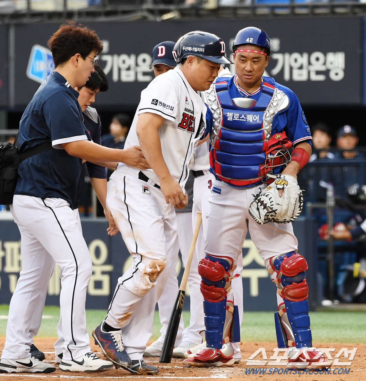 '의지 형 괜찮아요?' 홈 충돌 이후 쓰러진 상대 팀 포수를 진심으로 걱…