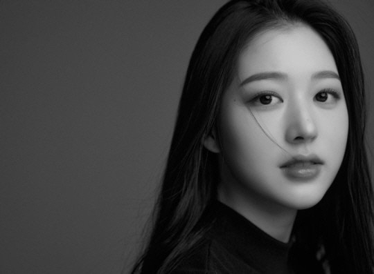 [SC초점] 보나와 주인공 파격 데뷔..장다아, '장원영 언니' 넘을 수…