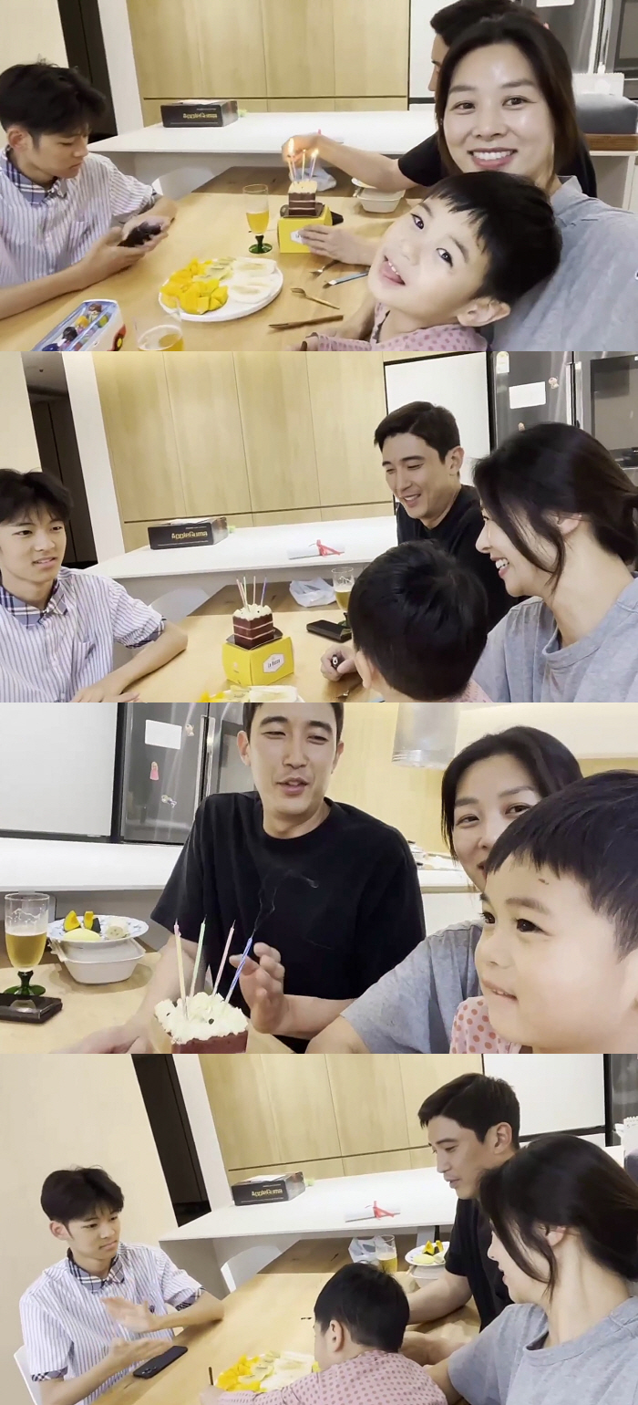 강경준♥장신영, 두 아들과 결혼기념일 파티..첫째 子 장난에 '화기애애'