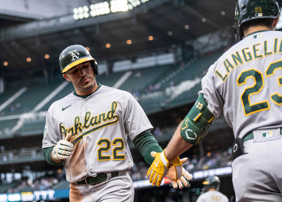 '130패 페이스' 역대 최악의 팀, ERA 12.17인 日투수를 빅리거…