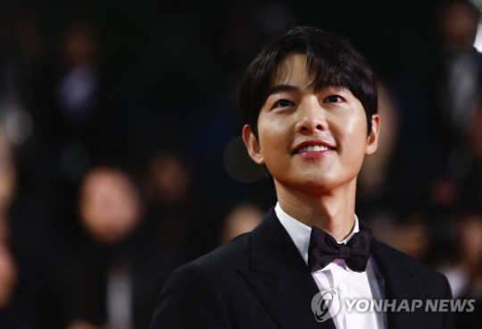 송중기 "♥만삭 아내에 폭력 장면 NO"...♥케이티 없었지만 성공적 칸…