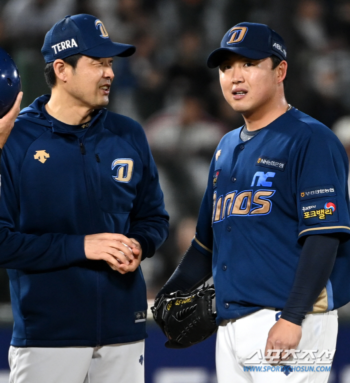 머리 쓰다듬는 코치, 그저 얼떨떨한 투수…연패 탈출 이끈 예비역 좌완 '…