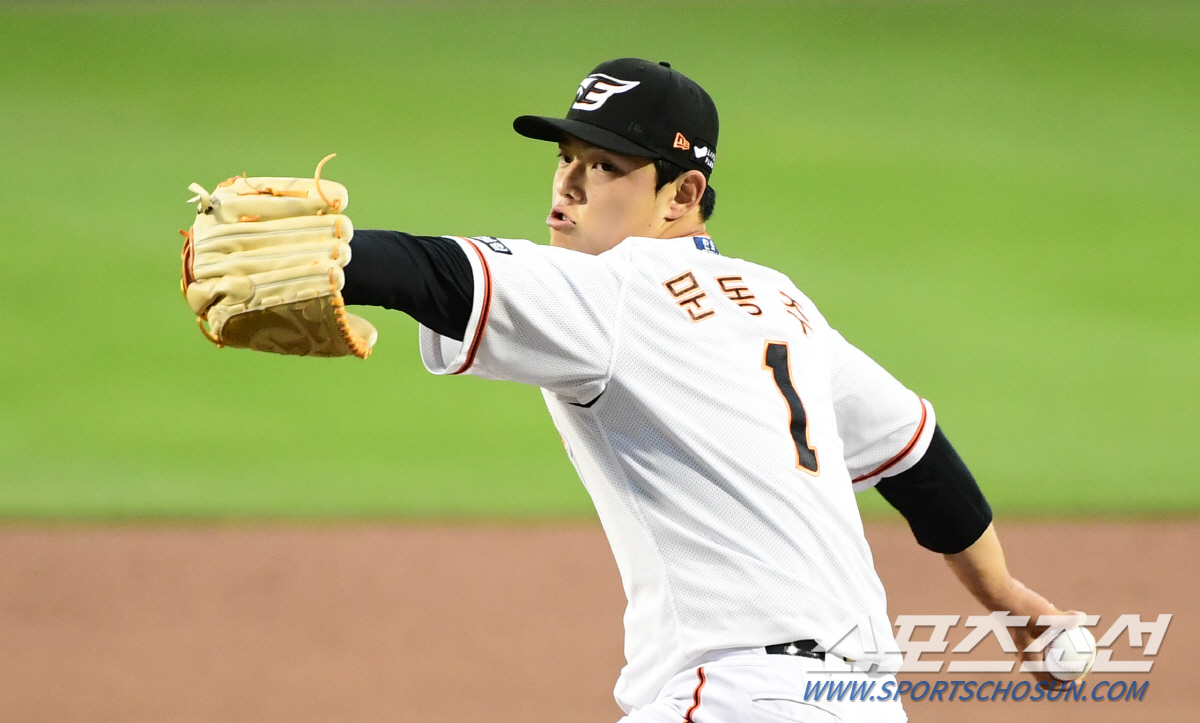 '최고 159㎞' 광속구 있으면 뭘하나, 제구가 안되는데…문동주 이번에도…