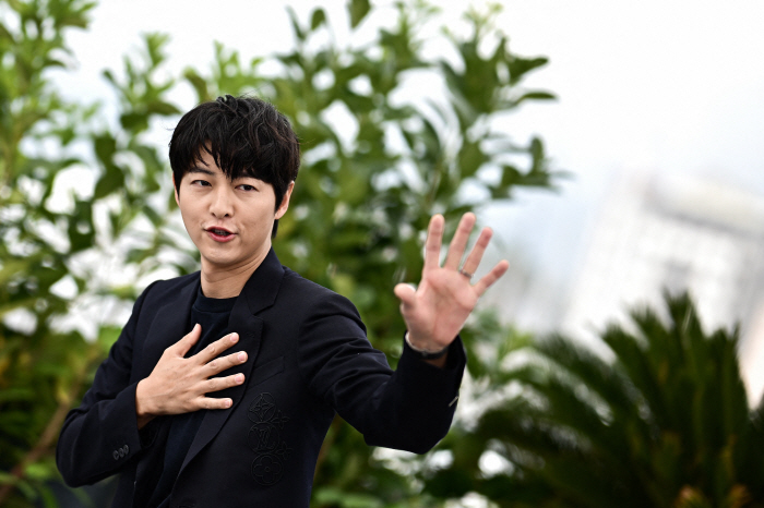 송중기, '♥만삭 케이티'와 찾은 칸 영화제..빛나는 결혼반지 [종합]