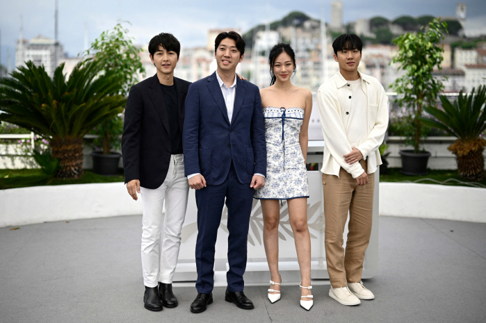 송중기, '♥만삭 케이티'와 찾은 칸 영화제..빛나는 결혼반지 [종합]