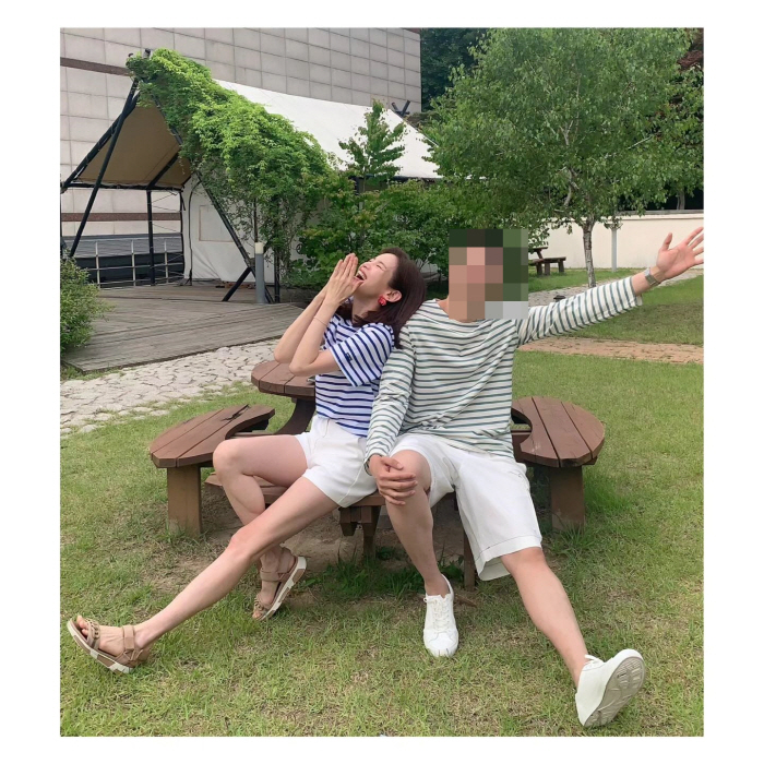 '진짜 남친일까'…정가은, 커플티 입고 등장 "이번엔 진짜 사람이다"