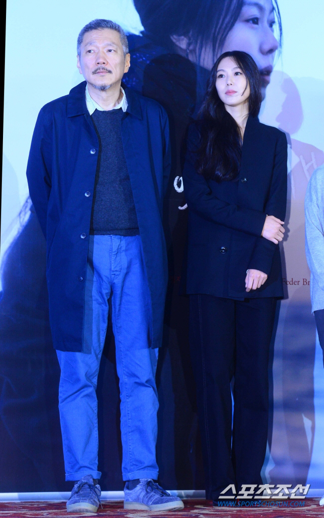 홍상수 감독, 기주봉과 칸 공식상영 참석…김민희는 어디에?