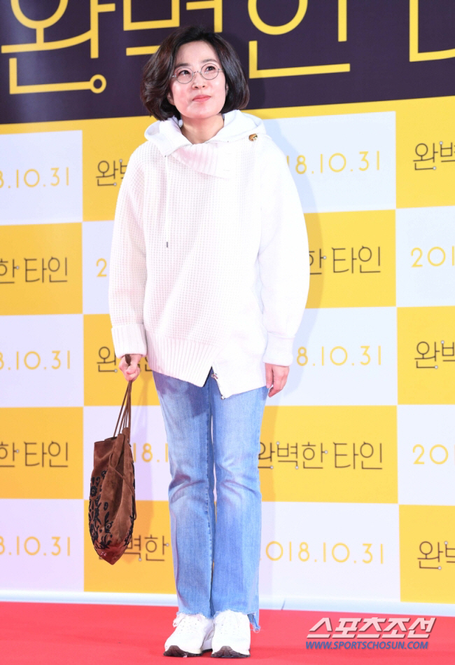 이선희, 12시간 경찰조사 후 귀가…"횡령 혐의 대부분 부인"