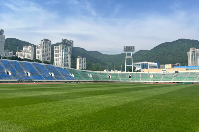 박진섭 감독 2732일 만에 코치→사령탑으로 구덕 컴백…"승리로 보답"