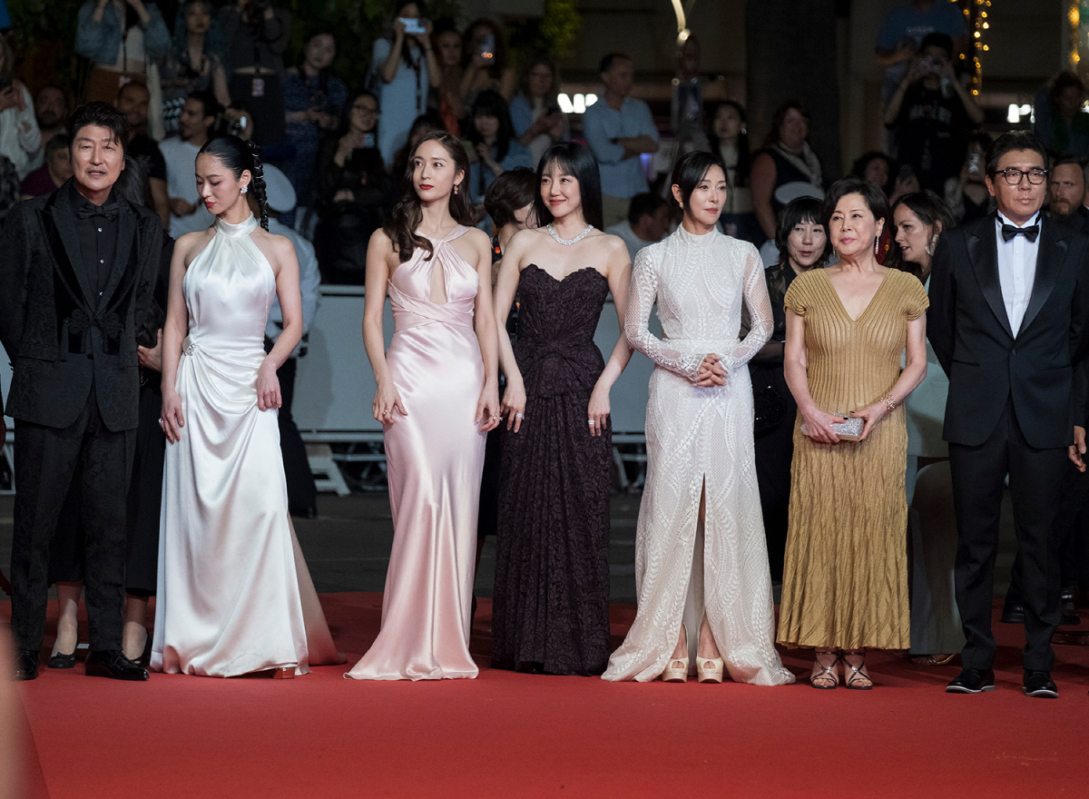 "칸 영화제의 품격을 높여줬다"…칸 달군 '거미집' 송강호→정수정, 12…