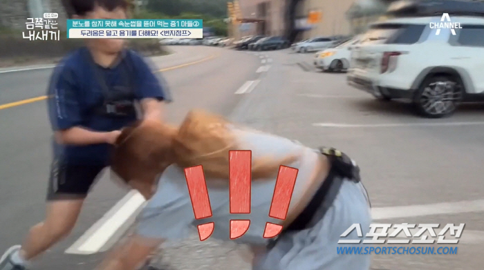 [종합]대낮 길 한복판서 엄마 '머리채' 잡고 내동댕이 '중1' 금쪽이에…