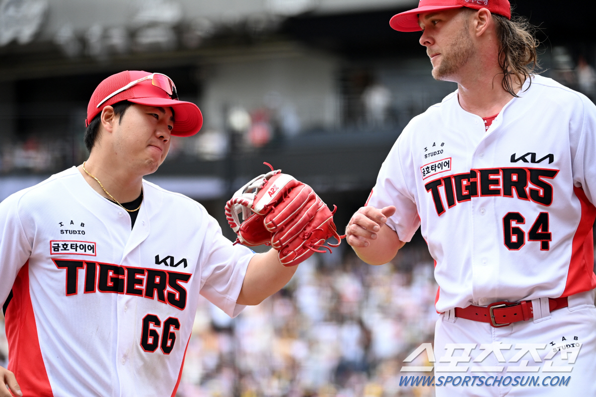 152km 던지면 뭐하나... KIA 앤더슨 3이닝 6실점 조기 강판. …