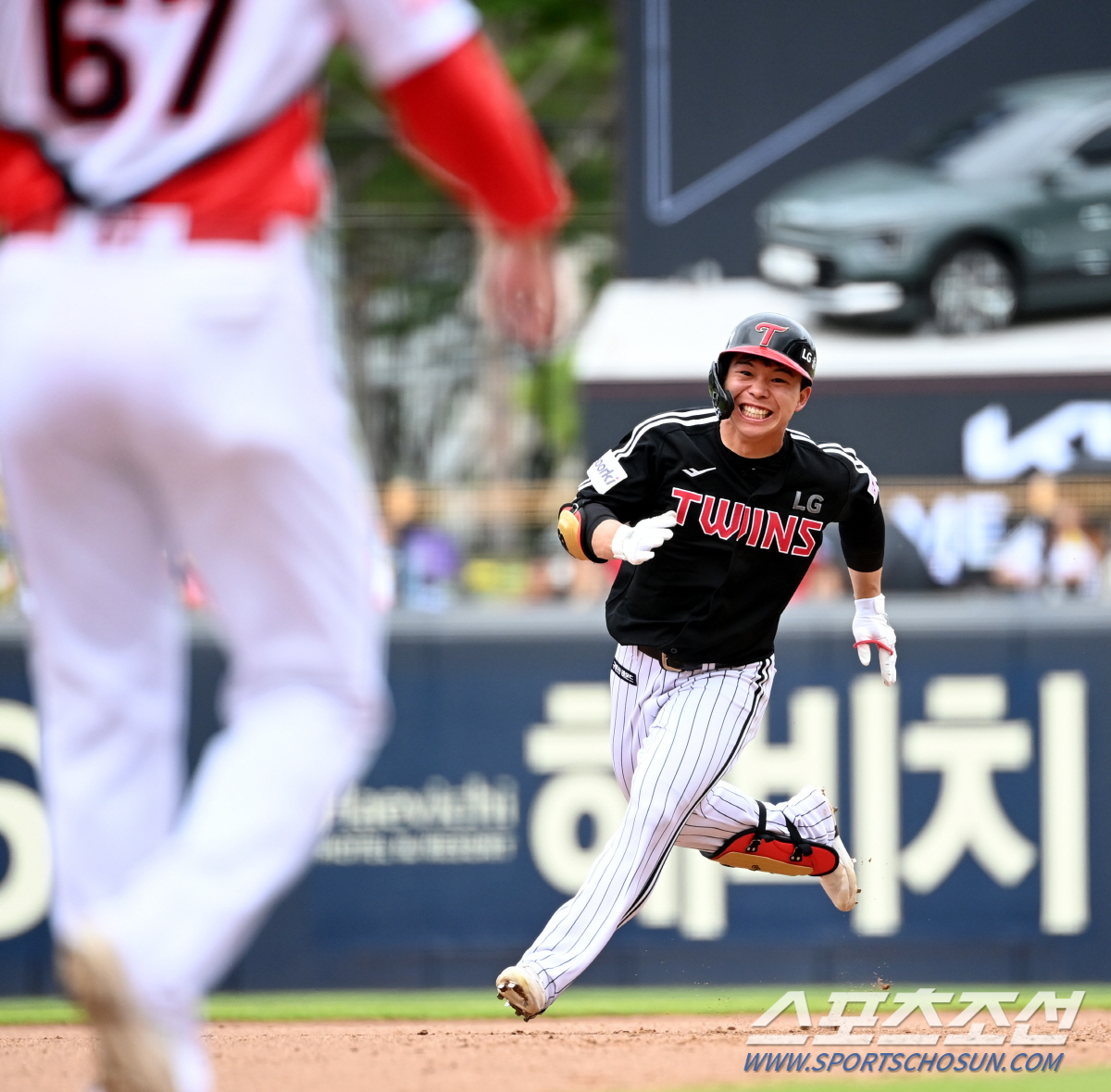 강팀과 약팀의 차이... 실책 3개 LG가 4개 KIA에 7대0 완승. …