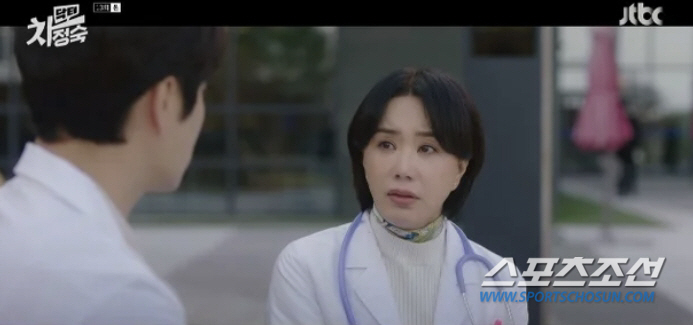 '차정숙' 엄정화, 로이킴의 "빨리와요 나한테" 말에 '심쿵'…철벽 무너…