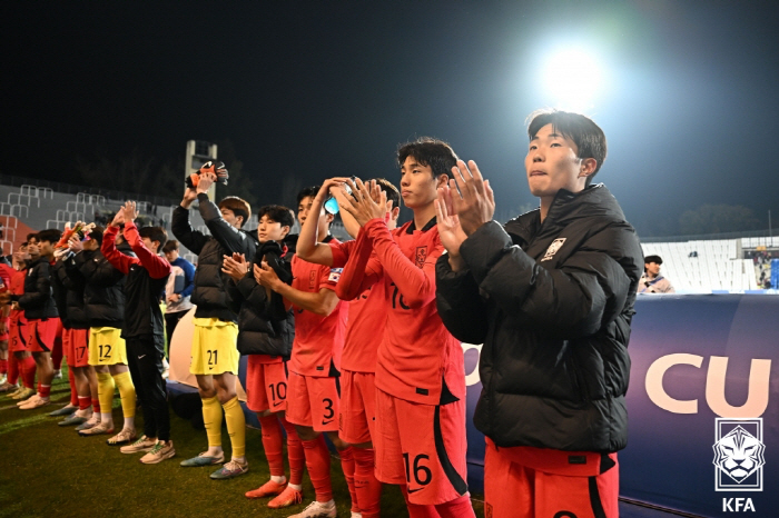 '아리가또 재팬!' 韓에 U-20 월드컵 16강 티켓 선물하고 '사실상 …