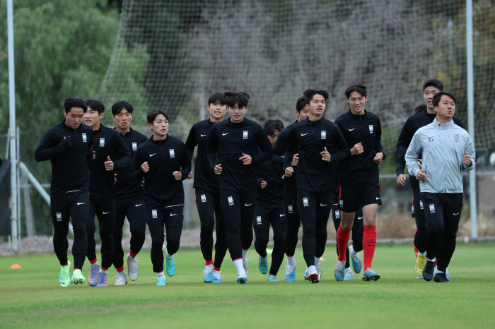'아리가또 재팬!' 韓에 U-20 월드컵 16강 티켓 선물하고 '사실상 …