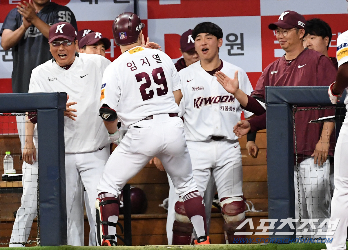 8회 역전 만루포→4연패 탈출! 28세 거포 '각성'의 뒤집기 한방→'2…