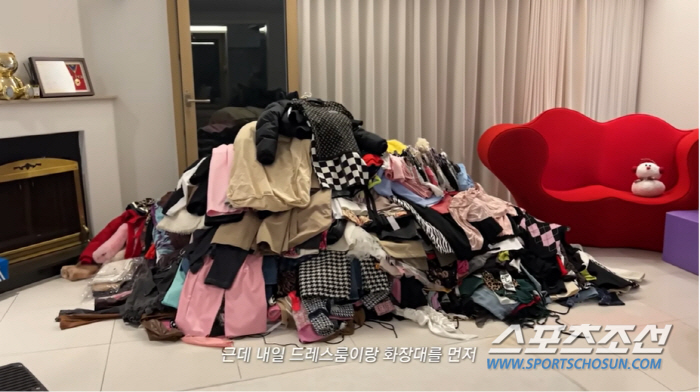 [SC이슈]프리지아, 돈 얼마나 많으면 '명품 옷'이 산더미…무려 800…