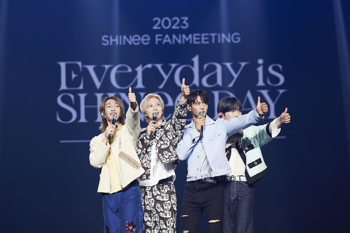 "올해는 우리의 해"…샤이니, 102개국 팬덤 울린 데뷔 15주년 기념 …