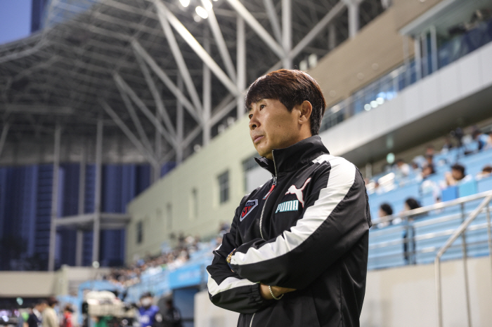 [현장인터뷰]'포항 50주년' 김기동 감독 "후배들아! 역사와 전통 있는…