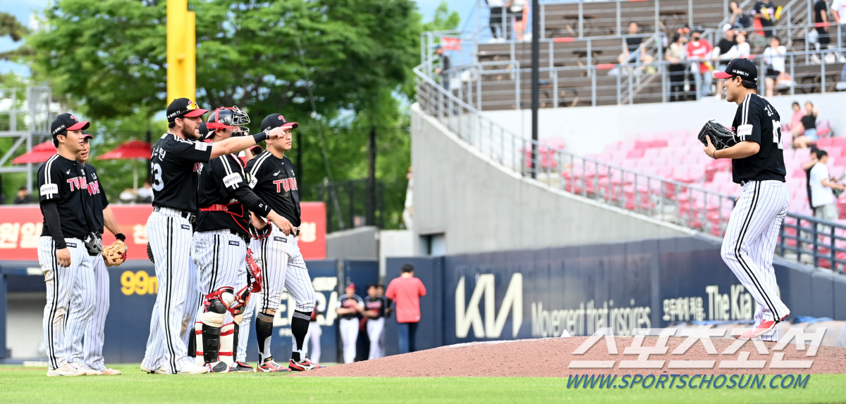 '이겼는데 왜들 화가 났어?' 사라진 베테량 향해 레이저 눈빛 발사한 쌍…