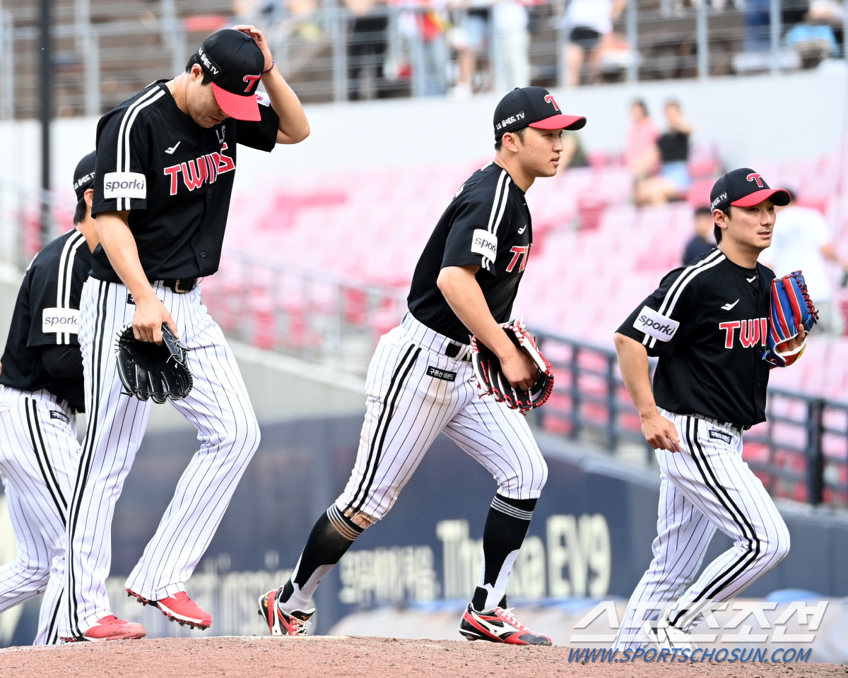 '이겼는데 왜들 화가 났어?' 사라진 베테량 향해 레이저 눈빛 발사한 쌍…