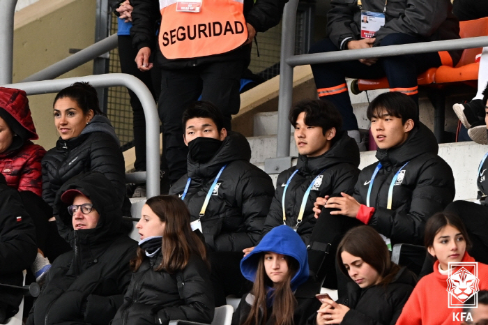 '韓 축구 새 역사' 김은중호 U-20 WC 조별리그 첫 무패 통과, 1…