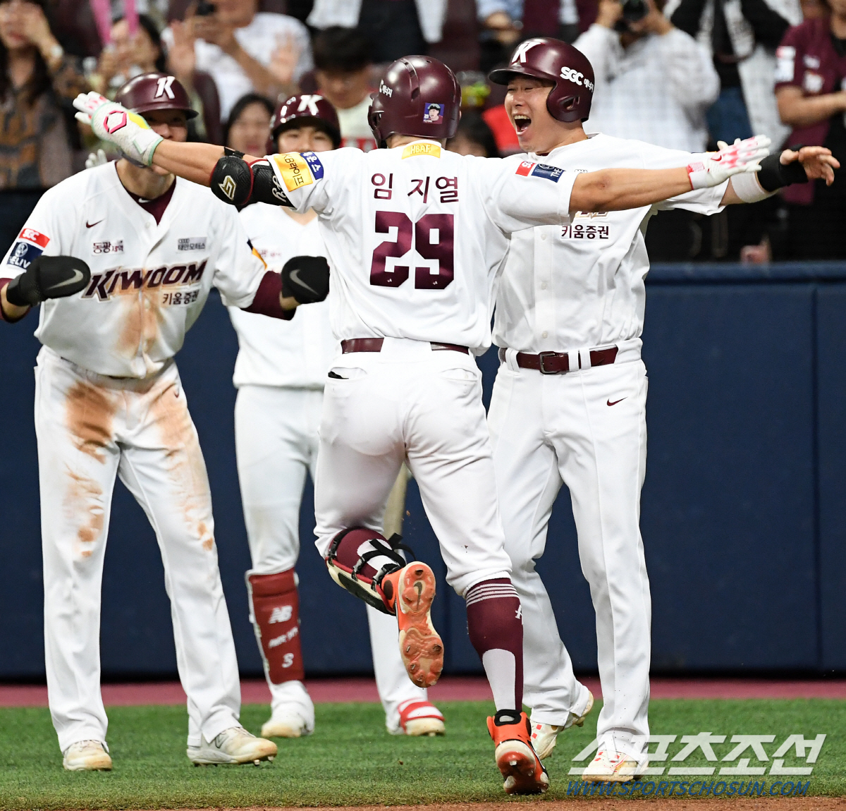 7경기 8점→2경기 12점, 롯데 불펜이 깨워준 히어로즈 타선, 다음 타…