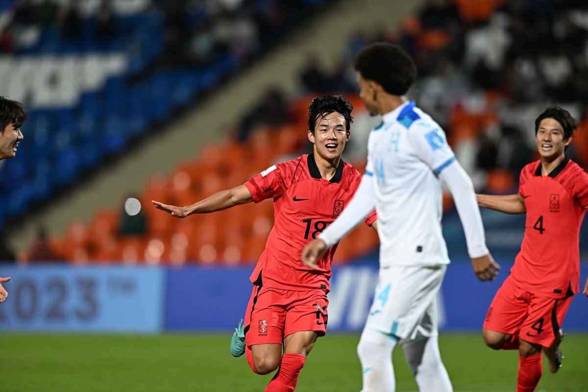 [오피셜]'온두라스전 천금 동점골' 박승호 발목 부상 귀국, 5~6개월 …