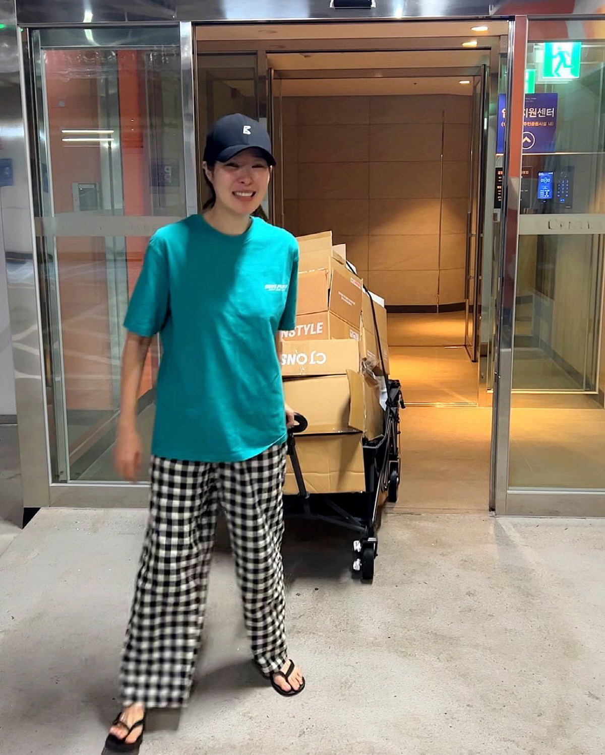 '김태현♥' 미자, 택배 얼마나 많이 시키길래.."눈앞이 안 보이게 들고…