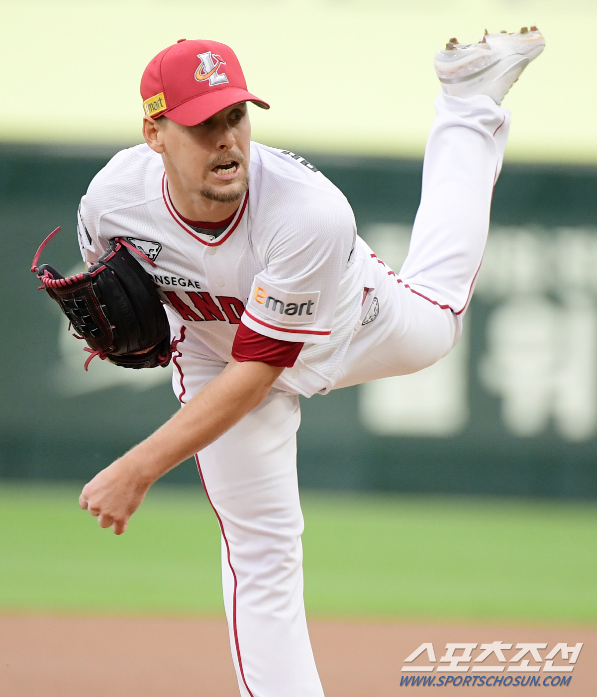 '9회 실점→서진용 아슬아슬 세이브' SSG, 삼성에 1점 차 진땀승[인…