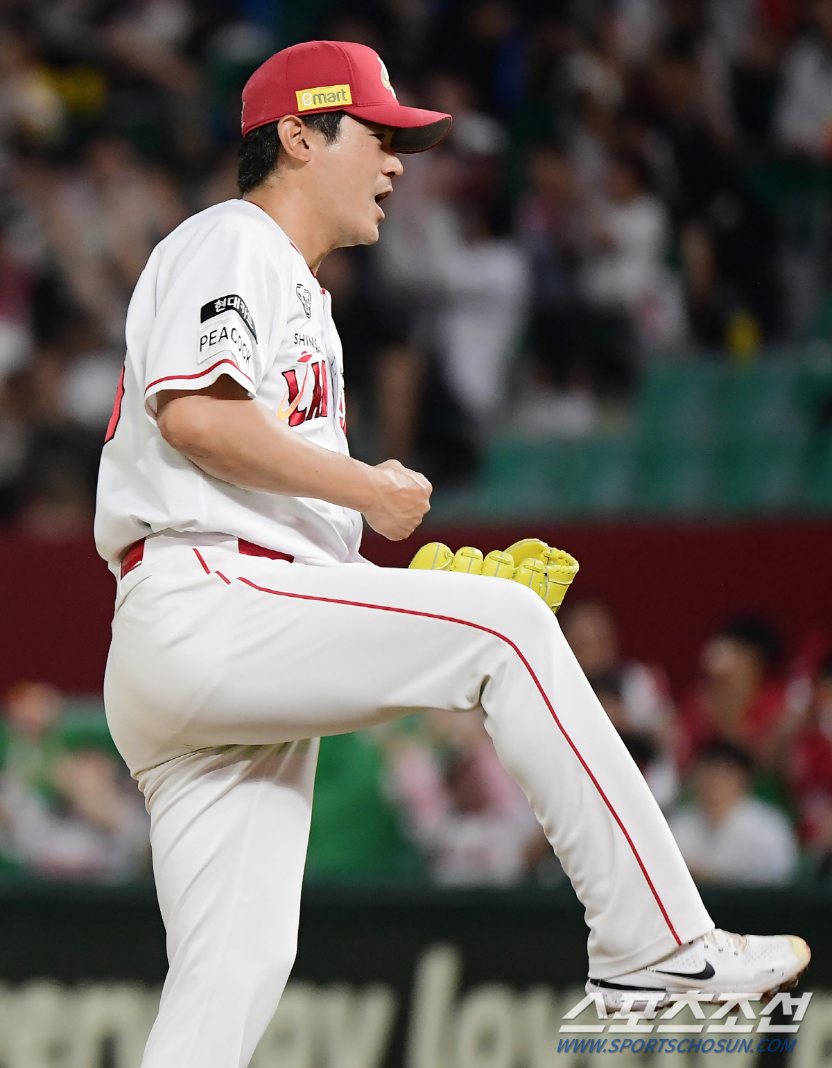 '9회 실점→서진용 아슬아슬 세이브' SSG, 삼성에 1점 차 진땀승[인…