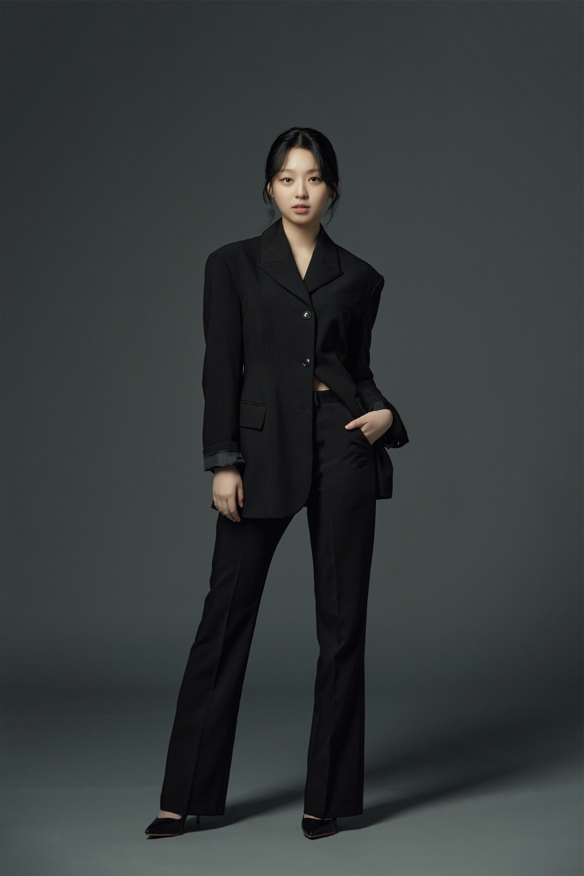 '보니하니' 이수민, 한층 깊어진 눈빛...시크한 새 프로필 공개