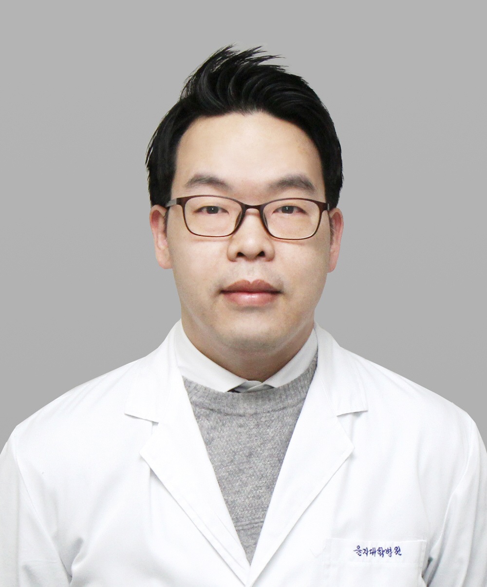 허리디스크·척추관 협착증의 차이? 허리 굽혀보면 안다
