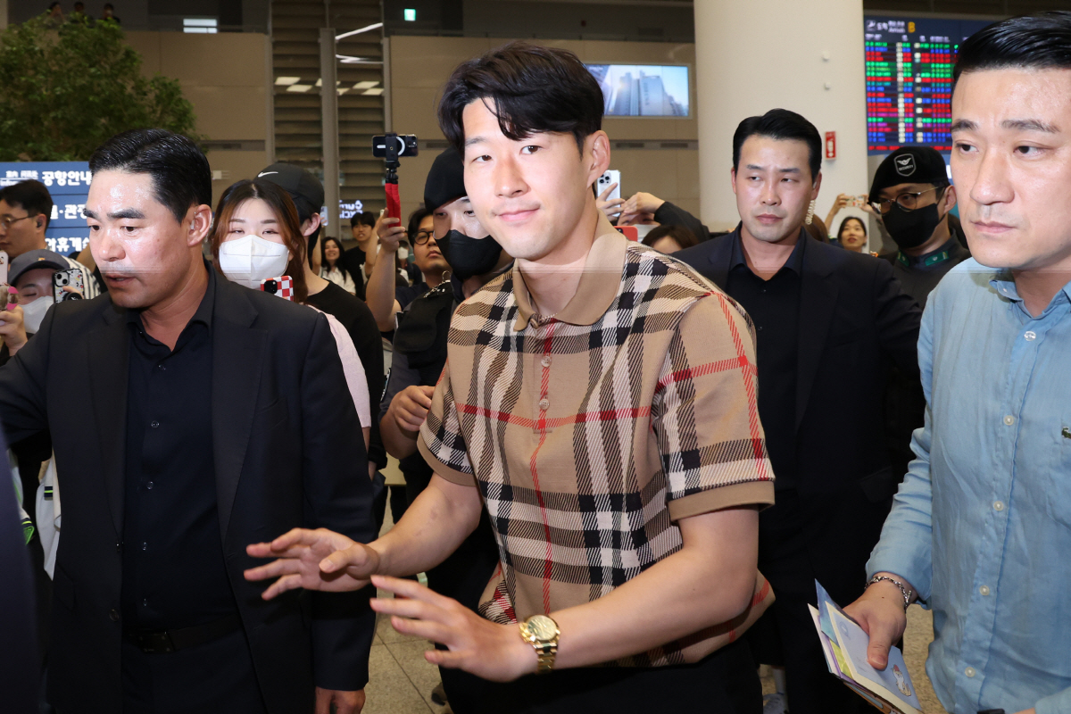 손흥민 '출퇴근 조기 소집', 2일 입국 클린스만 '진짜 1기' 공개에 …