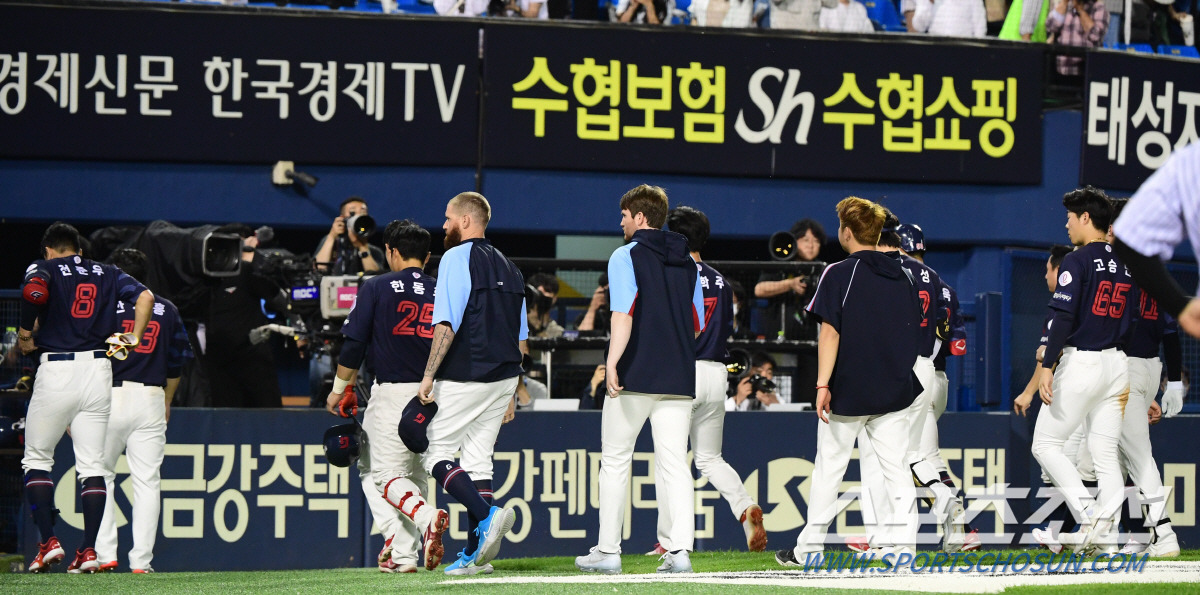 기대이상 엘롯라시코. 롯데-LG팬이 만나니 평일 2만명... 에이스 대결…