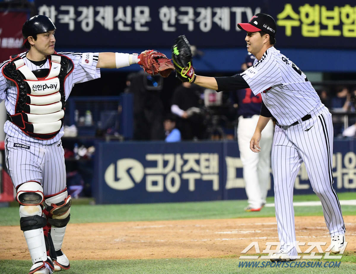 역전 위기 막고 데뷔 첫 승 따낸 4년차 신인... "신인왕은 명근이 응…