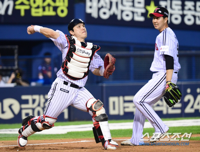 역전 위기 막고 데뷔 첫 승 따낸 4년차 신인... "신인왕은 명근이 응…