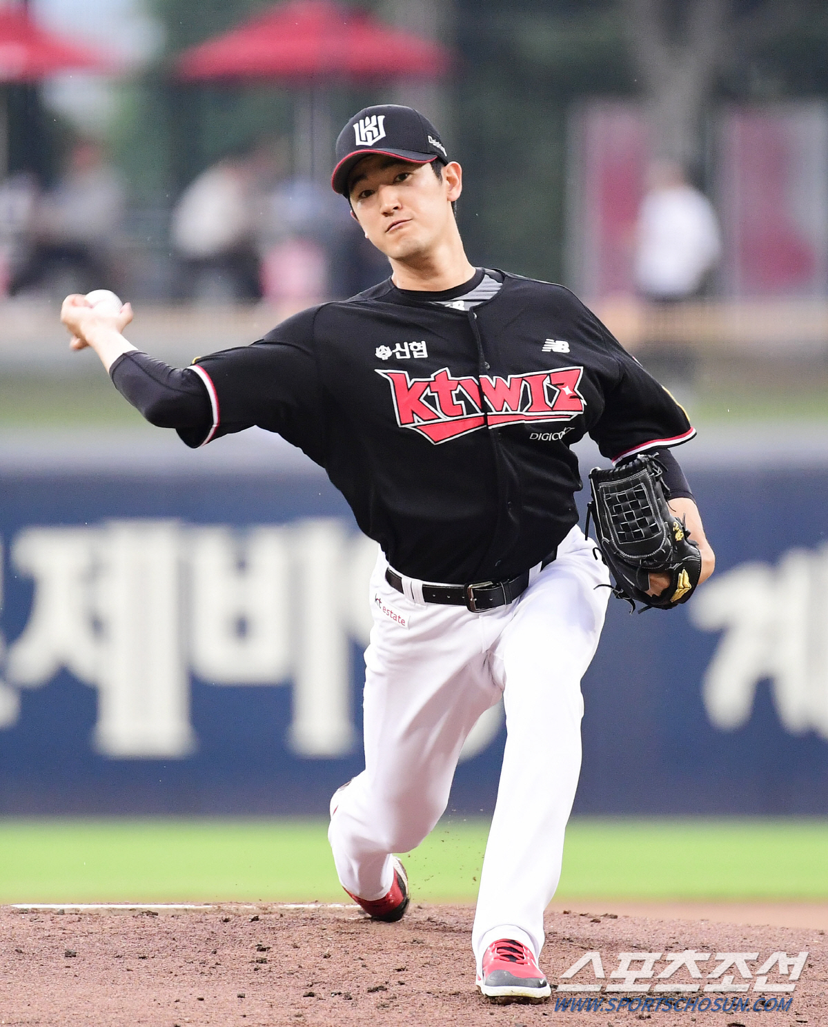 "문제 없습니다" 가슴 쓸어내린 사령탑, 허리통증→2이닝 강판 토종에이스…